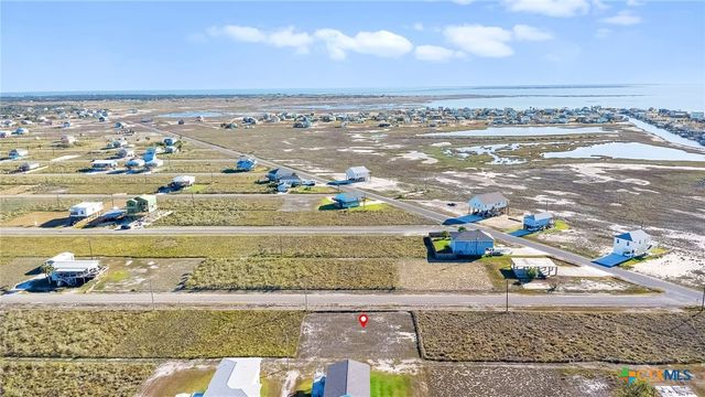 139 W Pin Oak Lane, Rockport, TX 78382