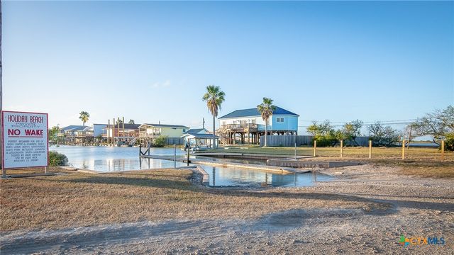 139 W Pin Oak Lane, Rockport, TX 78382