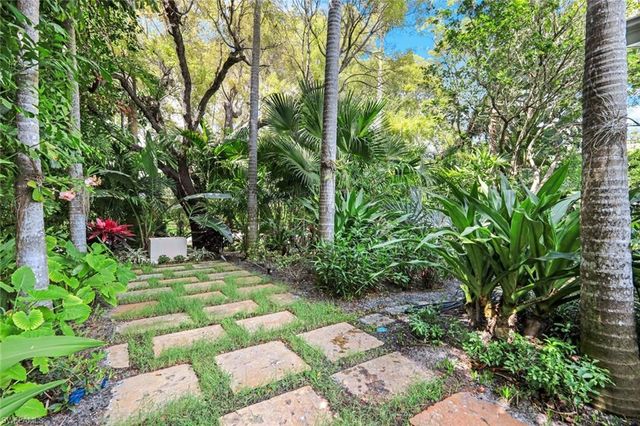 295 6th ST N, Naples, FL 34102