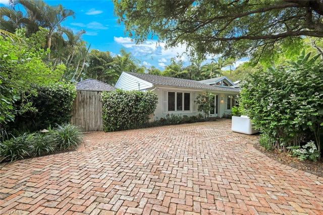 295 6th ST N, Naples, FL 34102