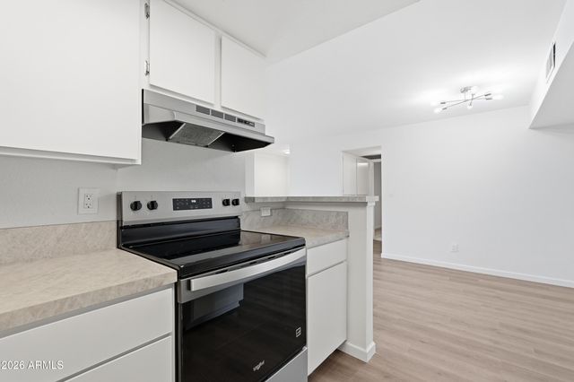 4608 W MARYLAND Avenue 211, Glendale, AZ 85301