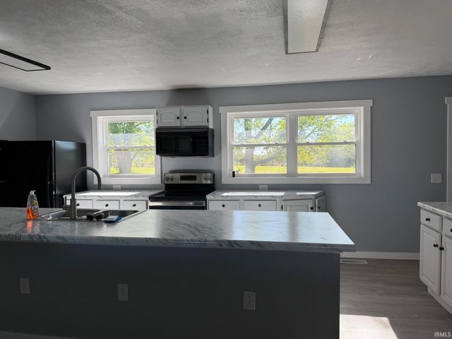 215 S 600 E Road, Marion, IN 46953