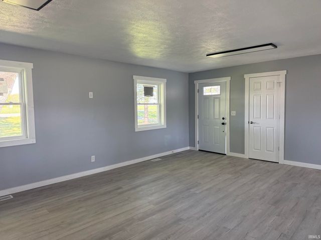 215 S 600 E Road, Marion, IN 46953
