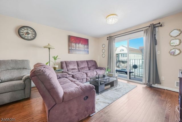 952 Flora St, Elizabeth City, NJ 07201