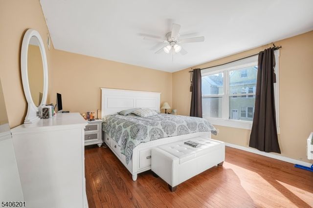 952 Flora St, Elizabeth City, NJ 07201