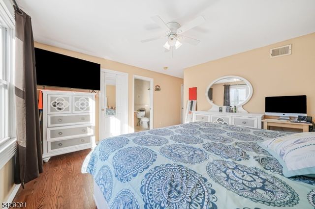 952 Flora St, Elizabeth City, NJ 07201