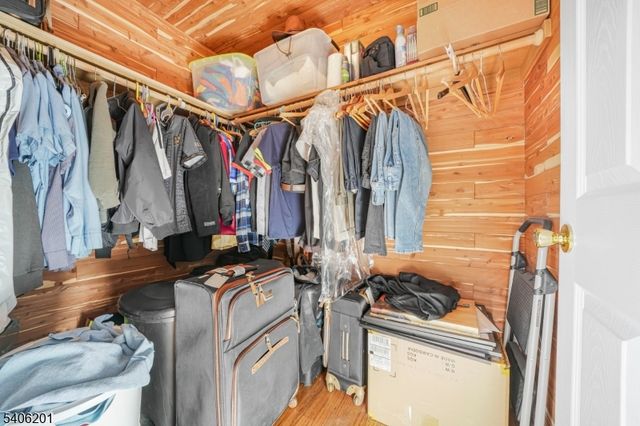 952 Flora St, Elizabeth City, NJ 07201