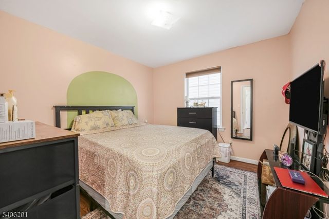 952 Flora St, Elizabeth City, NJ 07201