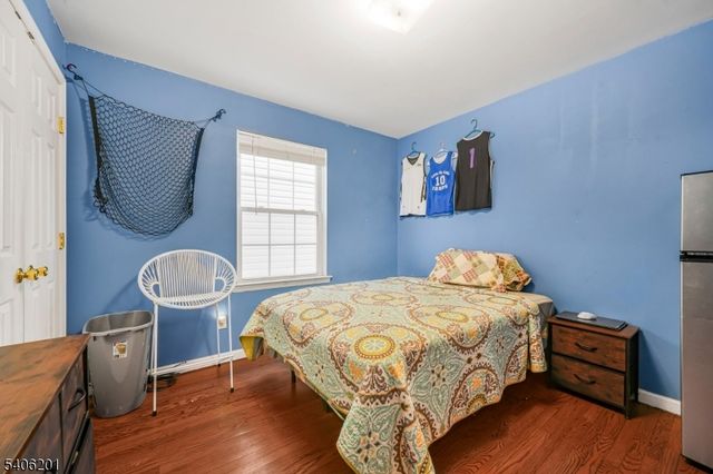 952 Flora St, Elizabeth City, NJ 07201