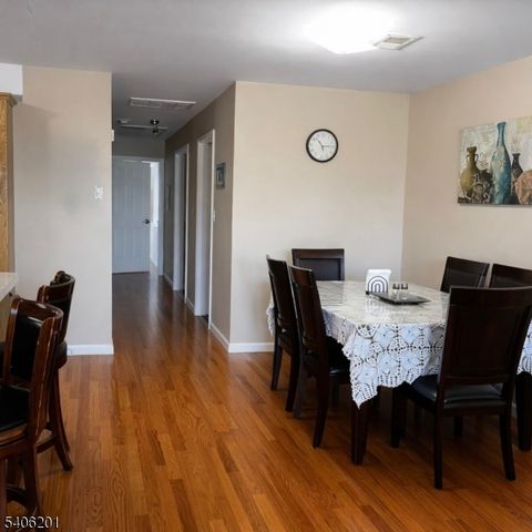 952 Flora St, Elizabeth City, NJ 07201