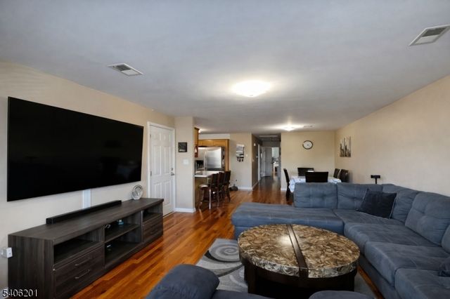 952 Flora St, Elizabeth City, NJ 07201