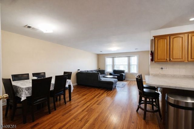 952 Flora St, Elizabeth City, NJ 07201