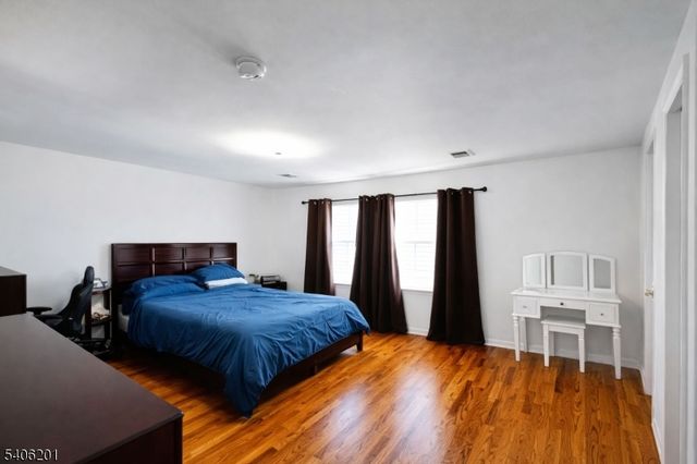 952 Flora St, Elizabeth City, NJ 07201