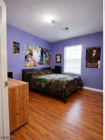 952 Flora St, Elizabeth City, NJ 07201