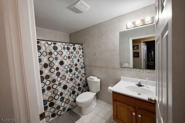 952 Flora St, Elizabeth City, NJ 07201