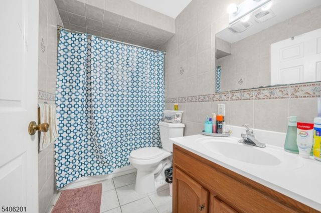 952 Flora St, Elizabeth City, NJ 07201