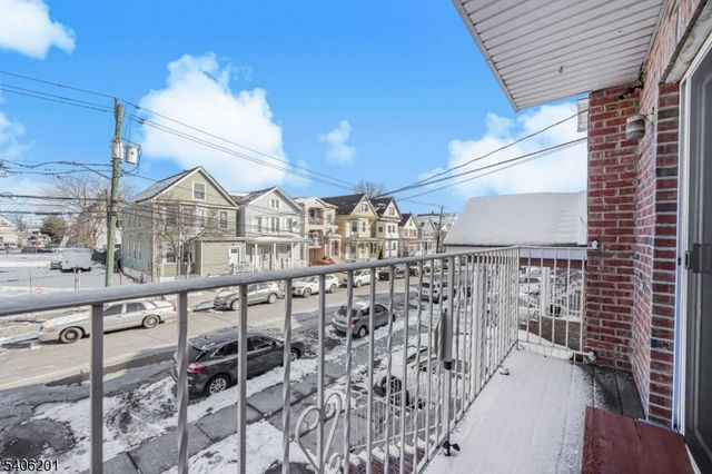 952 Flora St, Elizabeth City, NJ 07201