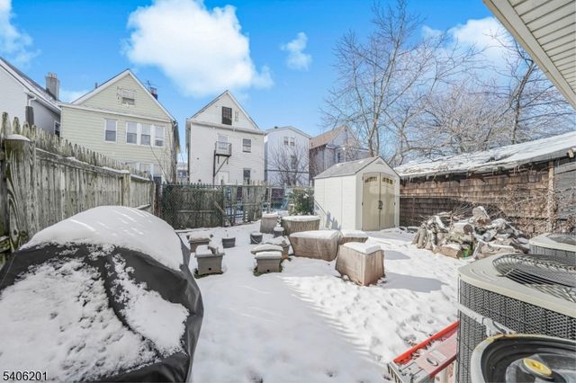 952 Flora St, Elizabeth City, NJ 07201