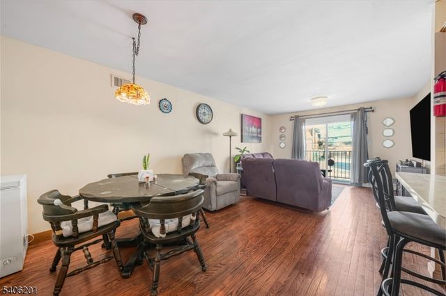 952 Flora St, Elizabeth City, NJ 07201