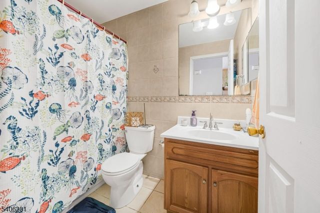 952 Flora St, Elizabeth City, NJ 07201