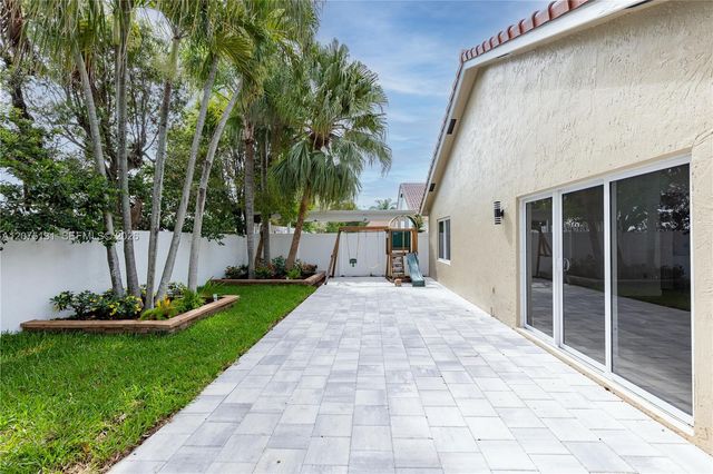 46 Gables Boulevard, Weston, FL 33326