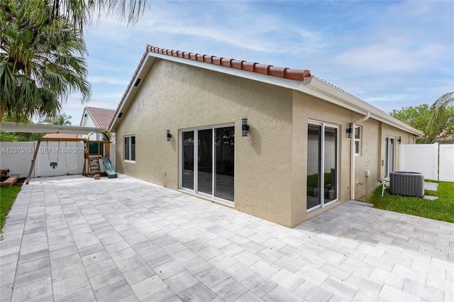 46 Gables Boulevard, Weston, FL 33326