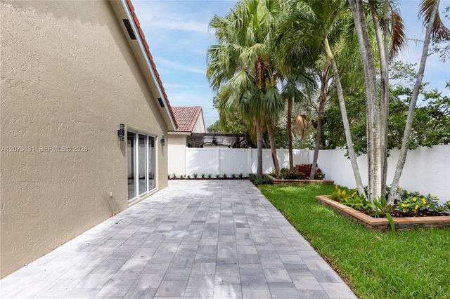 46 Gables Boulevard, Weston, FL 33326