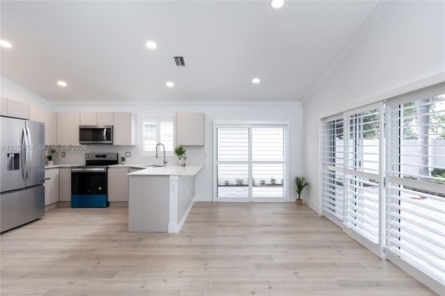46 Gables Boulevard, Weston, FL 33326