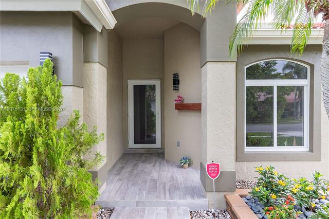 46 Gables Boulevard, Weston, FL 33326