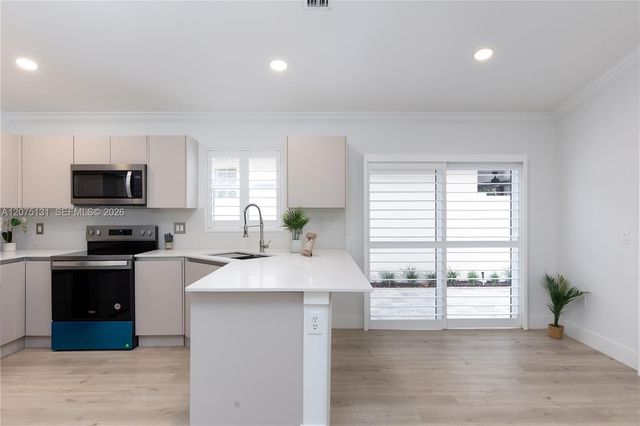 46 Gables Boulevard, Weston, FL 33326