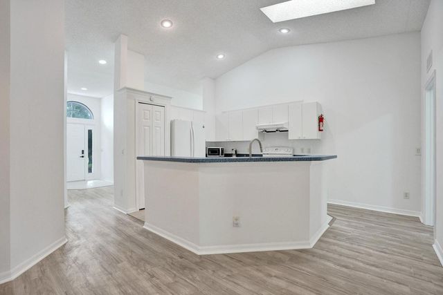 468 SW Prado Avenue, Port St. Lucie, FL 34983