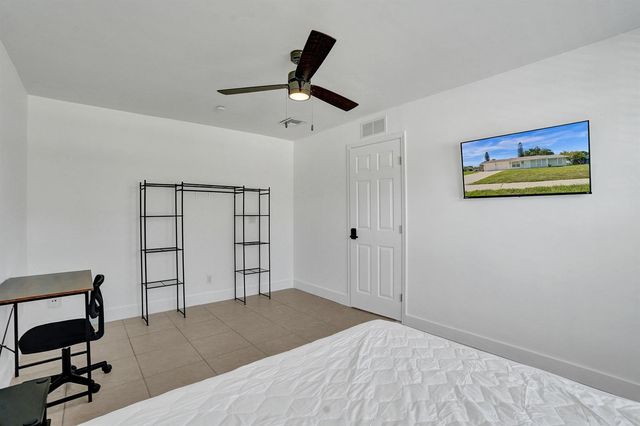 468 SW Prado Avenue, Port St. Lucie, FL 34983