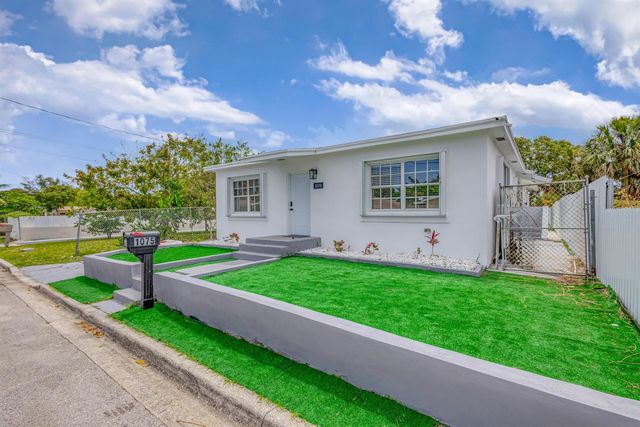 468 SW Prado Avenue, Port St. Lucie, FL 34983
