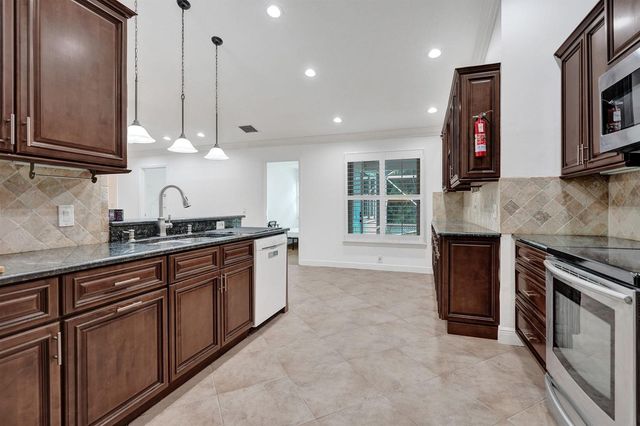 468 SW Prado Avenue, Port St. Lucie, FL 34983