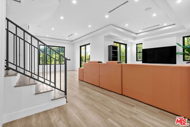 5152 Etiwanda Avenue, Tarzana, CA 91356