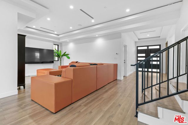 5152 Etiwanda Avenue, Tarzana, CA 91356