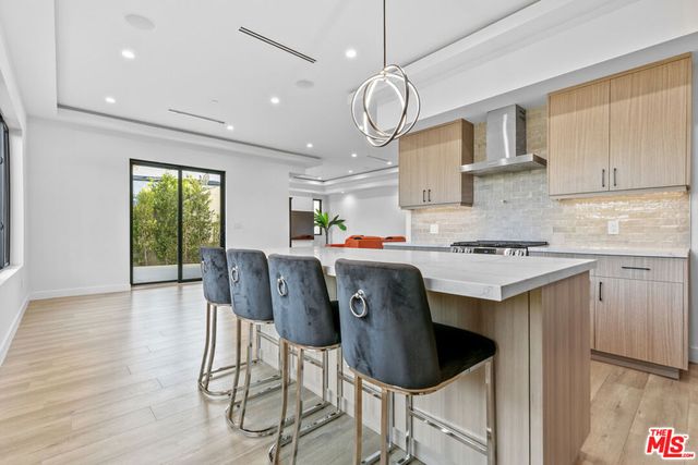 5152 Etiwanda Avenue, Tarzana, CA 91356