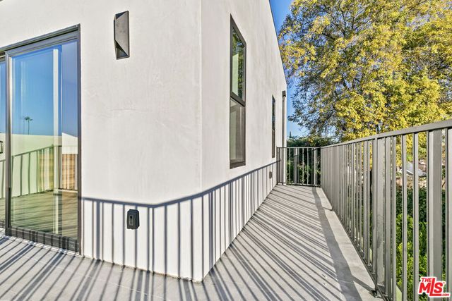 5152 Etiwanda Avenue, Tarzana, CA 91356