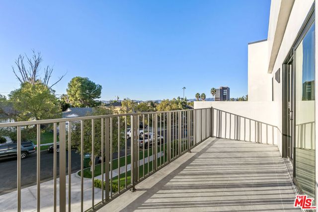 5152 Etiwanda Avenue, Tarzana, CA 91356