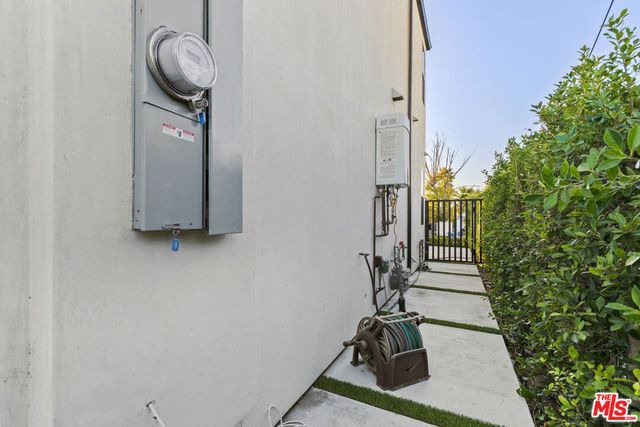 5152 Etiwanda Avenue, Tarzana, CA 91356