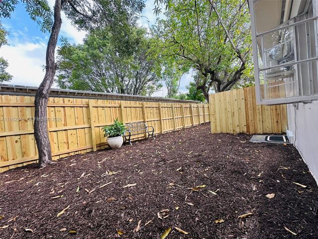 407 SE 14th Ct SE 14th Ct 3, Fort Lauderdale, FL 33316