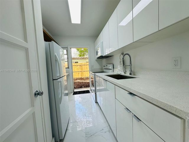 407 SE 14th Ct SE 14th Ct 3, Fort Lauderdale, FL 33316