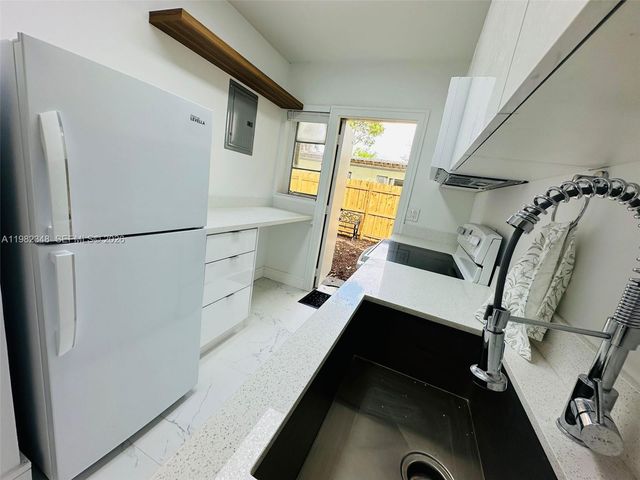 407 SE 14th Ct SE 14th Ct 3, Fort Lauderdale, FL 33316