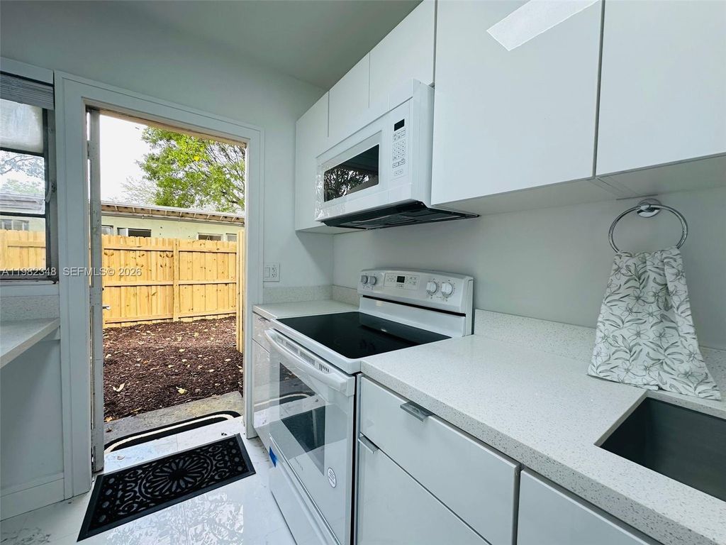 407 SE 14th Ct SE 14th Ct 3, Fort Lauderdale, FL 33316