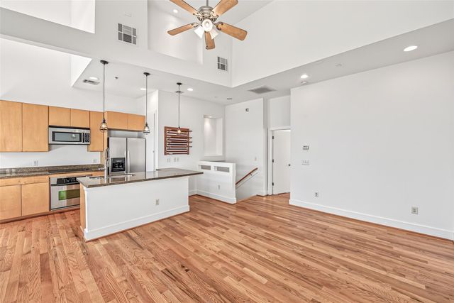 1555 Birdsall Street A, Houston, TX 77007