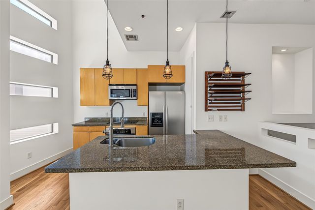 1555 Birdsall Street A, Houston, TX 77007