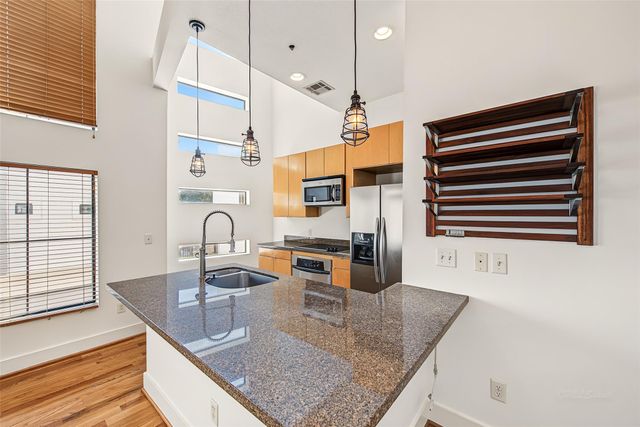 1555 Birdsall Street A, Houston, TX 77007