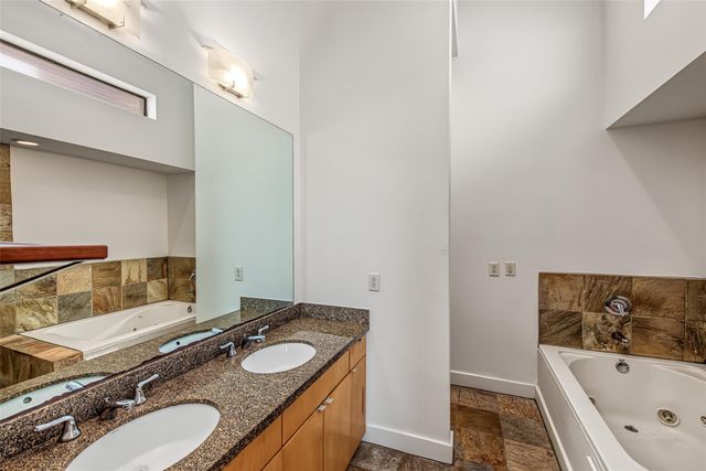1555 Birdsall Street A, Houston, TX 77007
