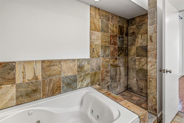 1555 Birdsall Street A, Houston, TX 77007