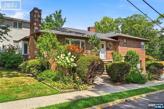 253 McElroy Avenue, Fort Lee, NJ 07024